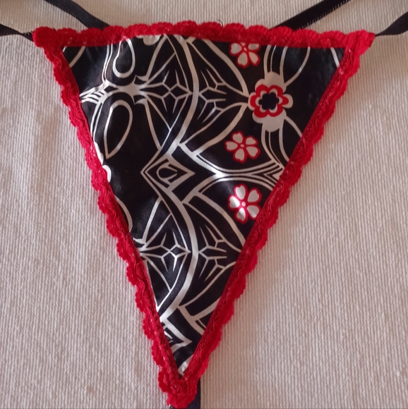 Frederick's of Hollywood Black Floral V String Panty - Picture 2 of 6